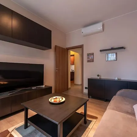 Intero Alloggio Bande Nere M1 Apartment *