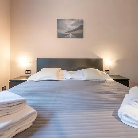 Apartment Intero Alloggio Bande Nere M1